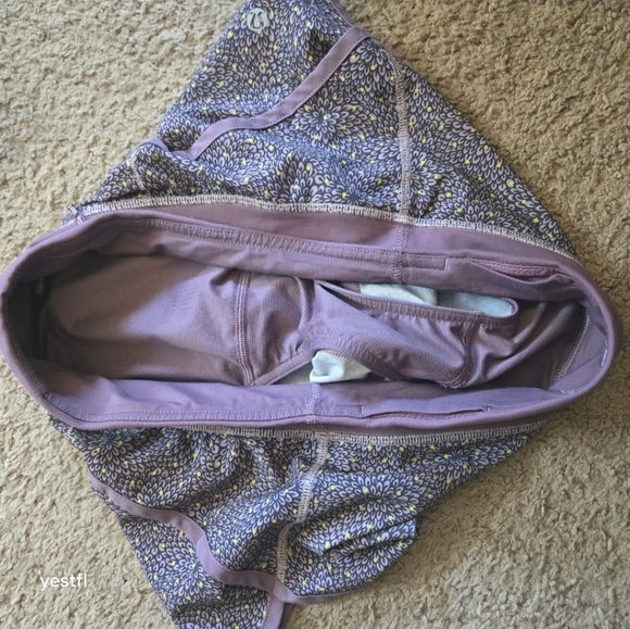 Lululemon Womens Speed Up Running Shorts Lavender Floral, size 6 - Picture 5 of 5
